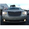 Image 4 : G6 --  2009 CHRYSLER TOWN AND COUNTRY LIMITED, Gold, 245445
