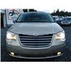 Image 5 : G6 --  2009 CHRYSLER TOWN AND COUNTRY LIMITED, Gold, 245445