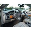 Image 92 : G6 --  2009 CHRYSLER TOWN AND COUNTRY LIMITED, Gold, 245445