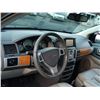 Image 95 : G6 --  2009 CHRYSLER TOWN AND COUNTRY LIMITED, Gold, 245445