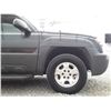 Image 31 : G3 --  2004 CHEVROLET AVALANCHE 1500 4X4, Grey, 130,406 KM