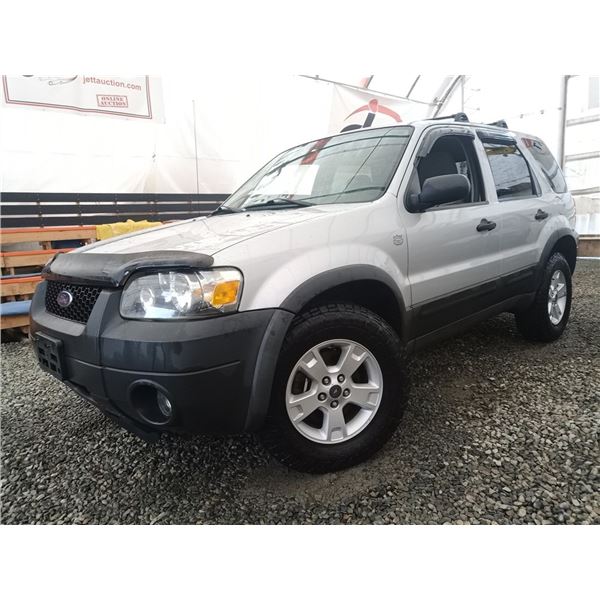 A12G --  2005 FORD ESCAPE XLT AWD, Silver, 281444 KM