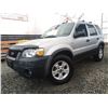 Image 1 : A12G --  2005 FORD ESCAPE XLT AWD, Silver, 281444 KM