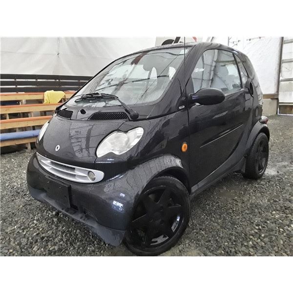 E6 --  2005 SMART FORTWO, Black, 220293 KM