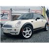 Image 2 : B5 --  2004 MINI COOPER , White, 212,213 KM