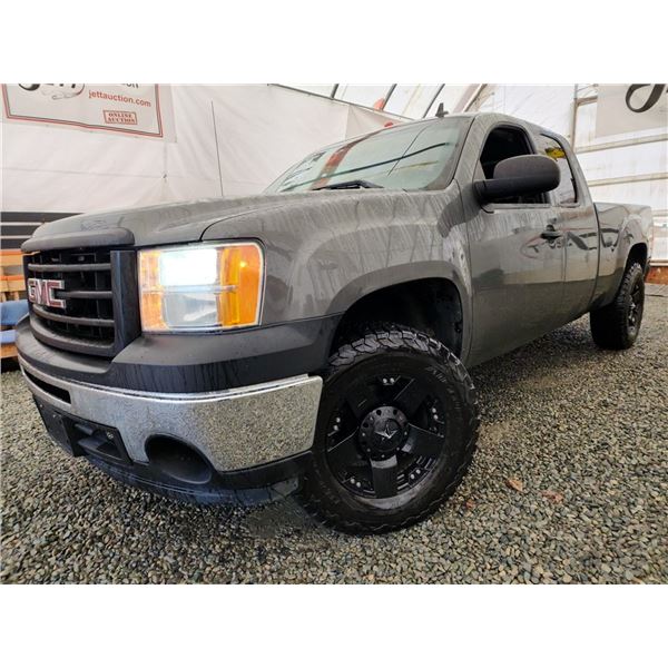 F6 --  2011 GMC SIERRA 1500 EXT CAB, Grey, 239966 KMS