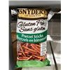 Image 2 : CASE LOT - Snyder's gluten free pretzel sticks 12x220g