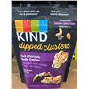 Image 2 : CASE LOT - KIND dark chocolate vanilla cashew dipped clusters 8x113g