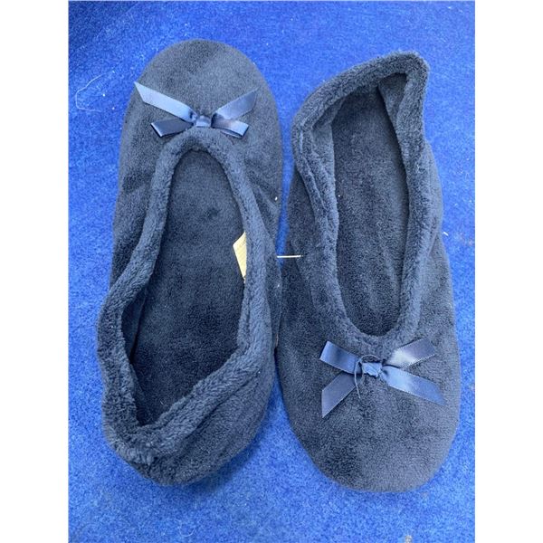 Isotoner Slippers (L 8-9)