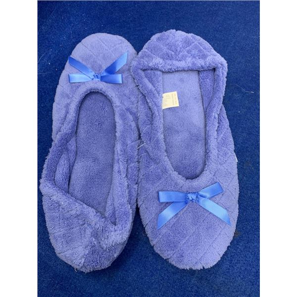 Isotoner Slippers (L 8-9)