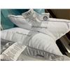 Image 3 : Weatherproof Down Free Queen Deluxe Pillows Lot of 2