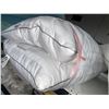 Image 2 : Weatherproof Down Free Queen Deluxe Pillows Lot of 2
