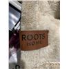 Image 2 : Roots Home Beige Plush Throw Blanket Queen Size
