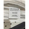 Image 3 : Grandeur Hospitality 100$ Cotton Bath Towels Lot of 5