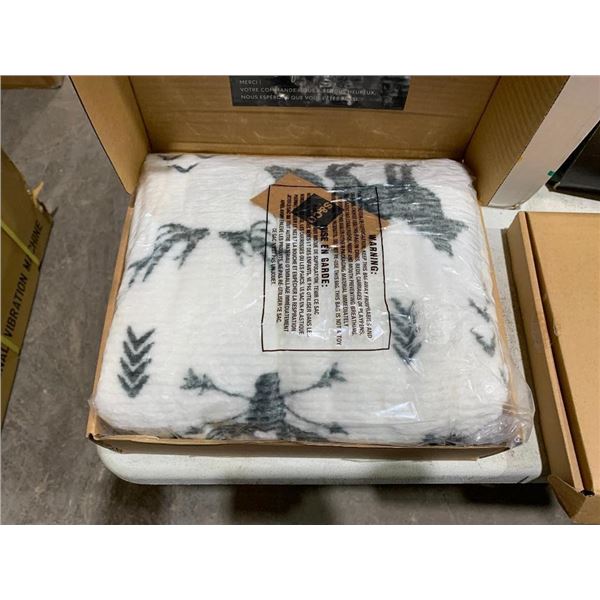 S&CO Home Ultra Plush Throw Blanket
