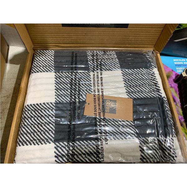 S&CO Home Ultra Plush Throw Blanket