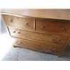 Image 4 : 1/4 Cut Oak 4-Drawer Dresser - 39x22x28      OFF SITE