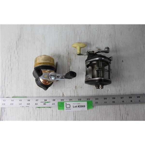 (2) Fishing Reels