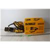 Image 1 : DeWalt 1/4" Sheet Palm Grip Sander w/ Box