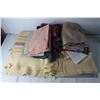 Image 1 : Assorted Linens, Blanket