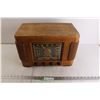 Image 1 : Crosley Broadcast Shortwave Radio - Untested