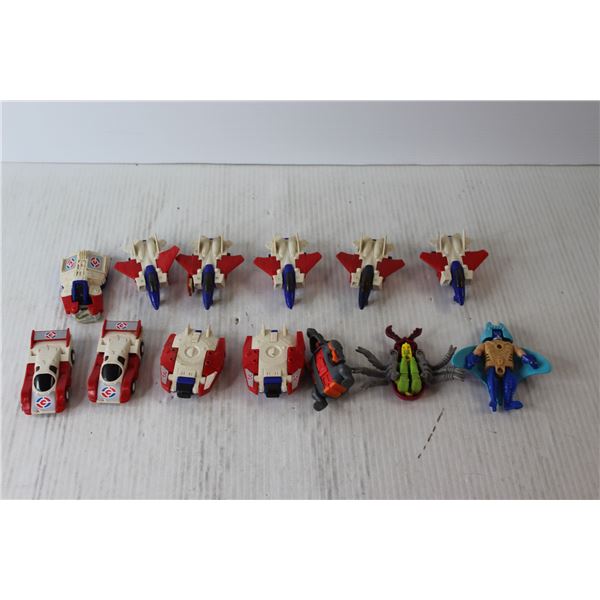 (13) Transformers and Beast Wars Toys