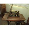 Image 8 : Antique Singer Sewing Machine Stand