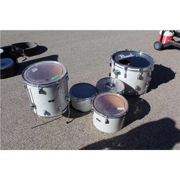 ** Pearl Drum Set