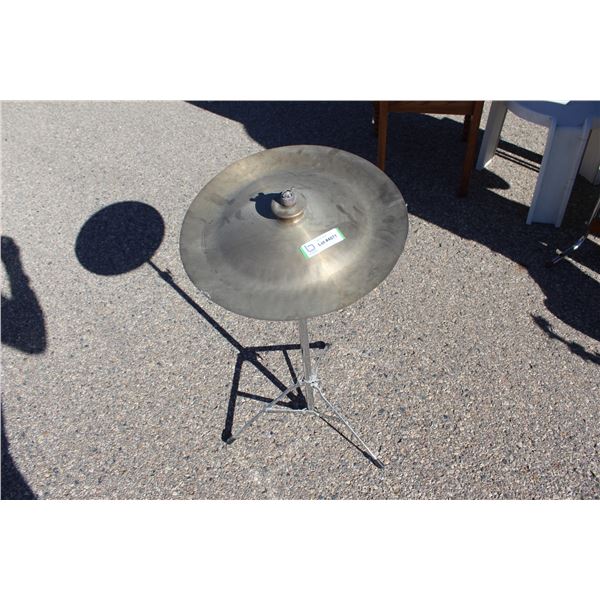 ** Cymbal with Stand - 15 1/2" Diameter