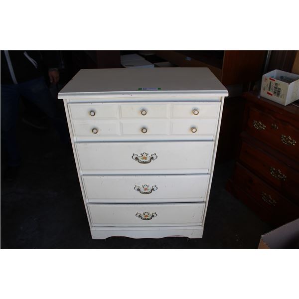 ** 4-Drawer Dresser on Casters