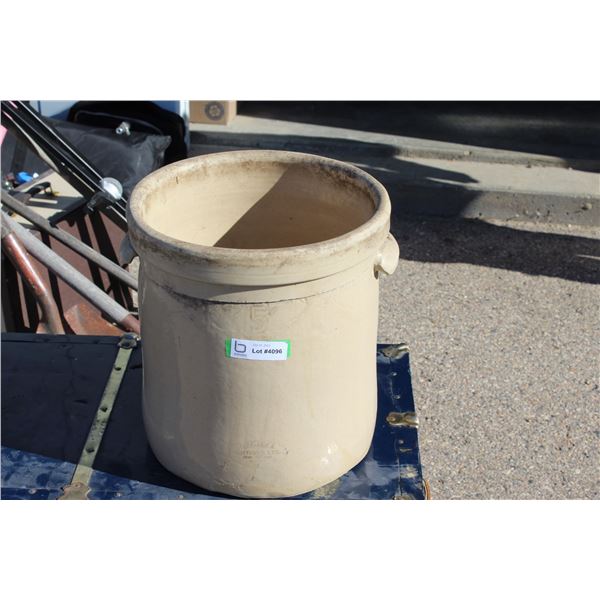 ** 5 Gallon Medalta Crock with Handles