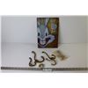 Image 1 : Bugs Bunny Tin Sign - Privacy Latch - (4) Brass Coat Hooks - Keg Pin Button