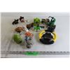 Image 1 : (2) ZhuZhu Pets - Makes Noises, Wheels Don't Work; Assorted Kids Figurines