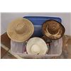 Image 1 : *Rubber Maid Tote w/ Contents - Straw Hat - 3D Place Mats - Table Cloth