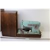 Image 1 : Vintage Singer Sewing Machine in Wooden Carry Case (not running properly)