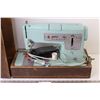 Image 2 : Vintage Singer Sewing Machine in Wooden Carry Case (not running properly)