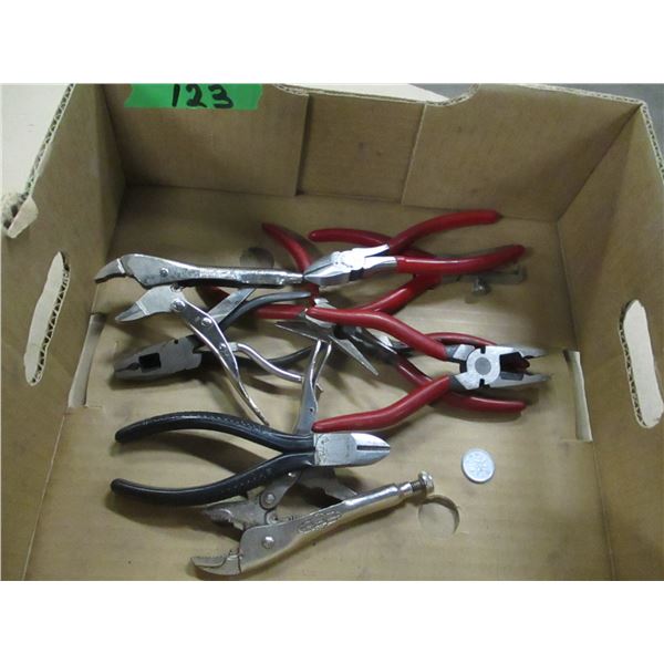 FLAT C/W ASSORTED PLIERS