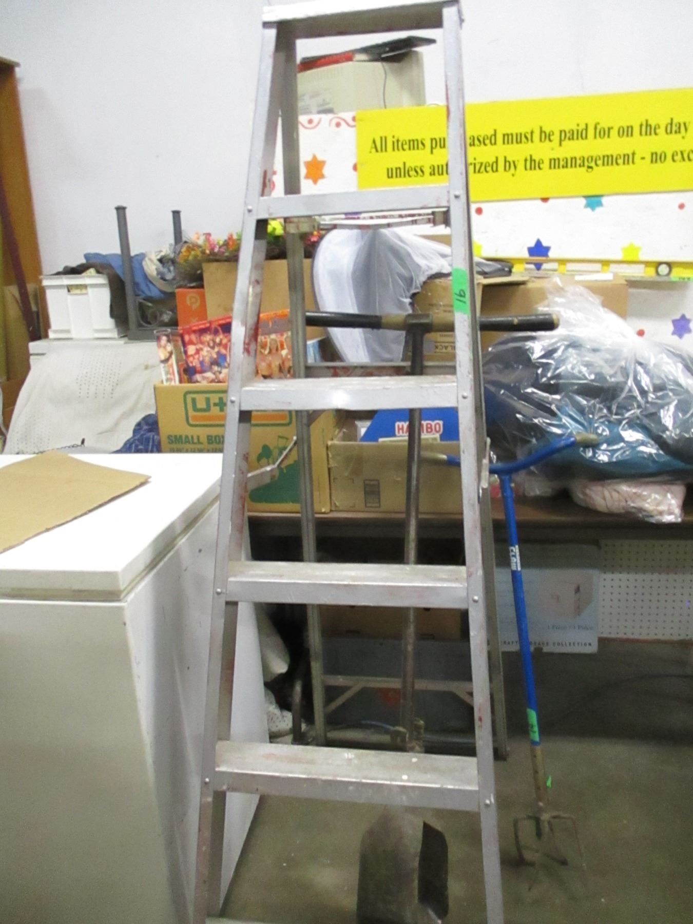 6 FOOT ALUMINUM STEP LADDER