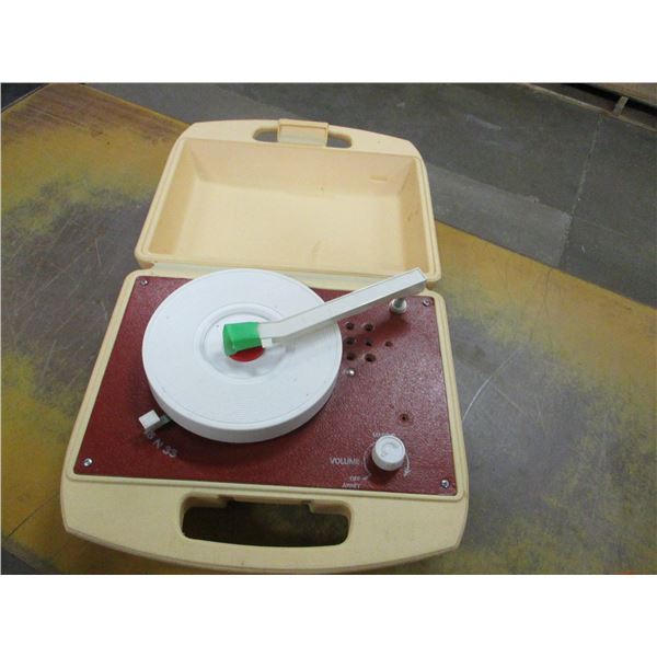 ESTATE:  FOX & HOUND KID'S RECORD PLAYER