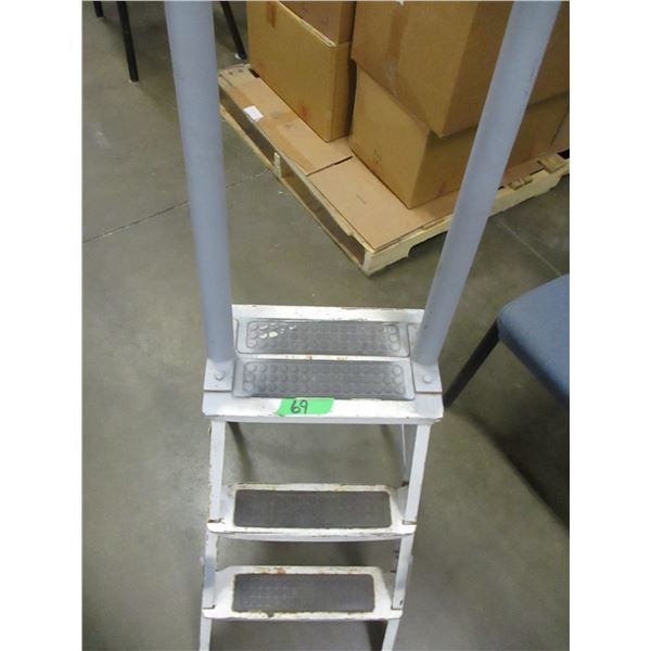 ESTATE:  STEP LADDER