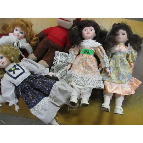 ESTATE:  4 DOLLS & 1 MONKEY