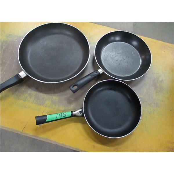 ESTATE:  3 FRYING PANS