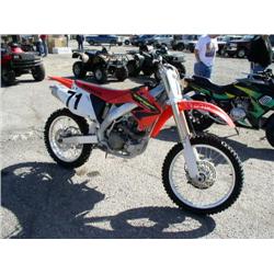 2003 HONDA CRF 450R MOTORCYCLE RED VIN#