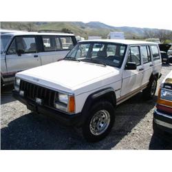 1987 AMER JEEP CHEROKEE WHITE KENWOOD CD PLAYER