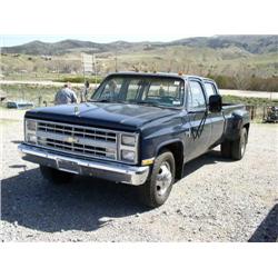 1986 CHEVY SILVERADO PICKUP CREW CAB BLUE TILT
