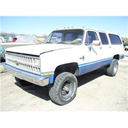 1975 CHEVY SUBURBAN 4X4 TILT CD PLAYER 454