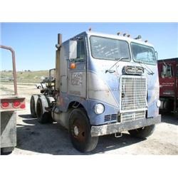 1974 WHITE T8164T SEMI BLUE 13 SPEED VIN#