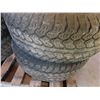 Image 3 : (4) Dunlop Grantrec Tires 31 X 10.50 R15 LT with 