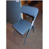 Image 3 : Folding Leg Card Table 34'' x 34'' , 4 Folding Chairs