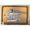 Image 1 : FLAT WITH 6 SIZES OF ADJUSTABLE WRENCHES